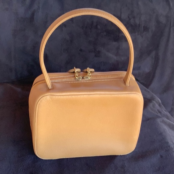 SOLD🌟CHANEL Timeless CC Vanity bag/Train Case Camel ✨GORGEOUS✨ - Picture 3 of 16